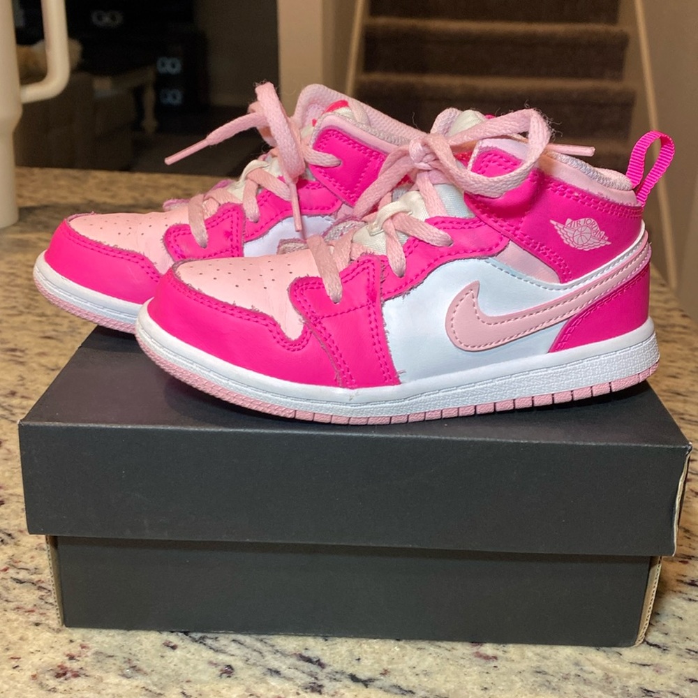 Girls Jordan 1 Mids hot pink